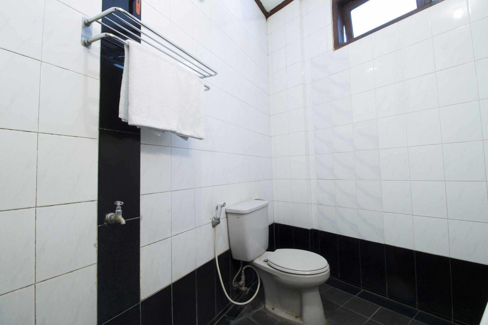 Hotel Reddoorz @ Dago Bandung Exterior foto